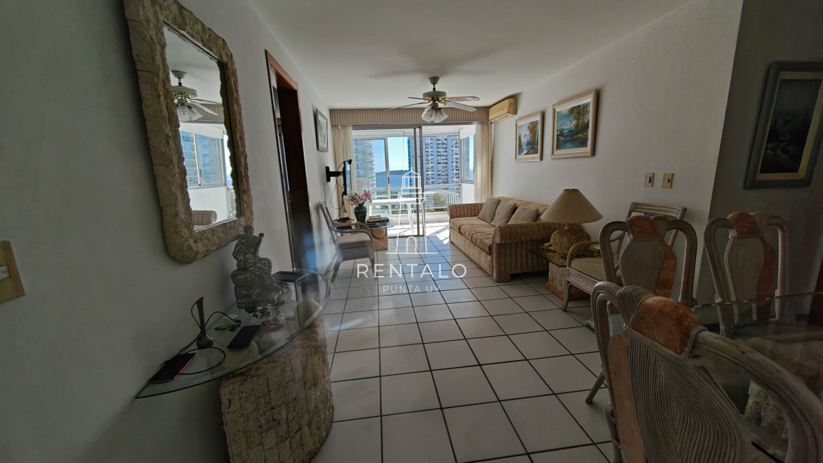 Apartamento ID.892 - Apartamento en venta de 2 dormitorios en punta del este con vista al mar 