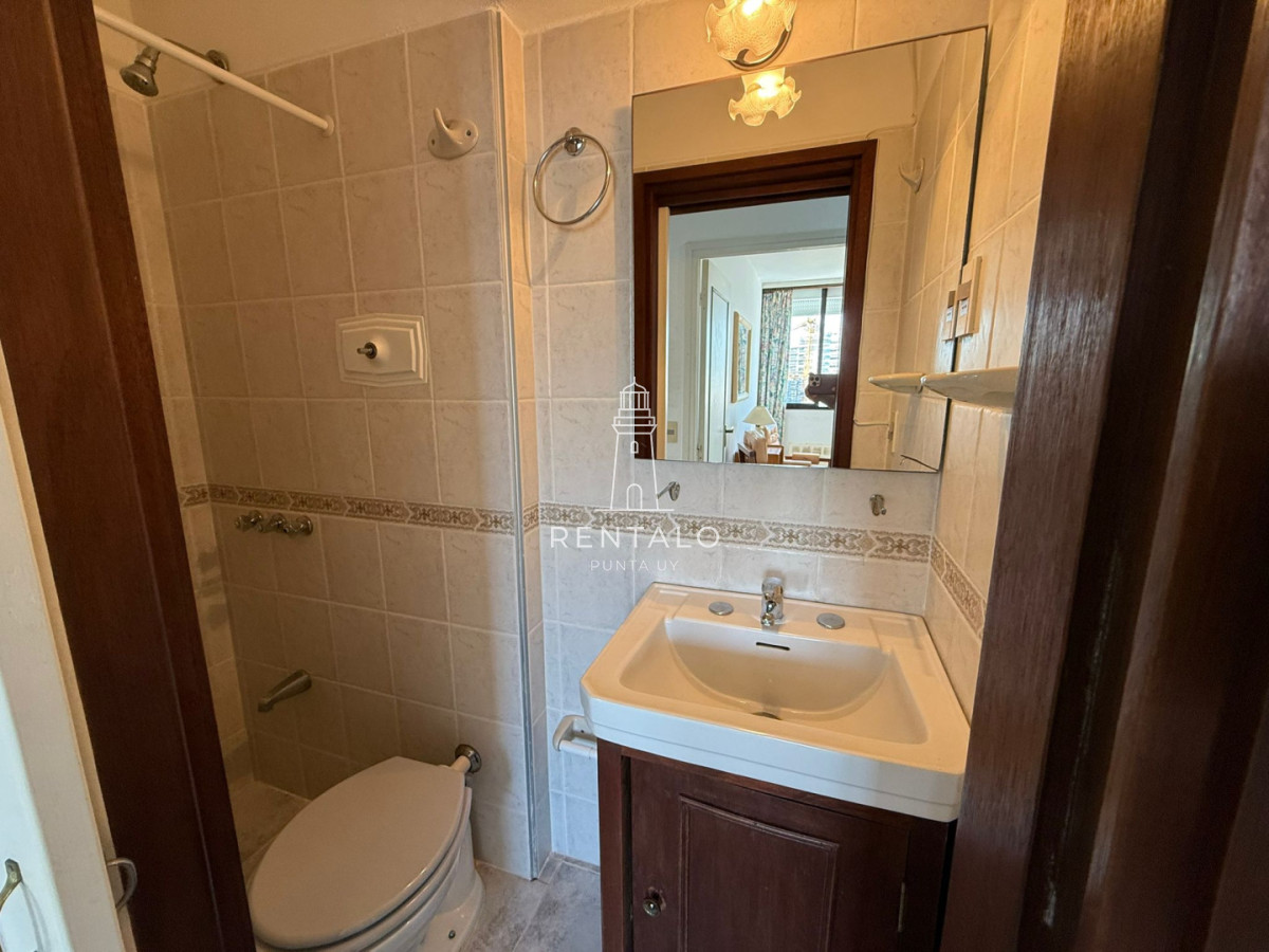 Apartamento ID.903 - Apartamento en venta de 2 dormitorios en Punta del este con garaje OPORTUNIDAD