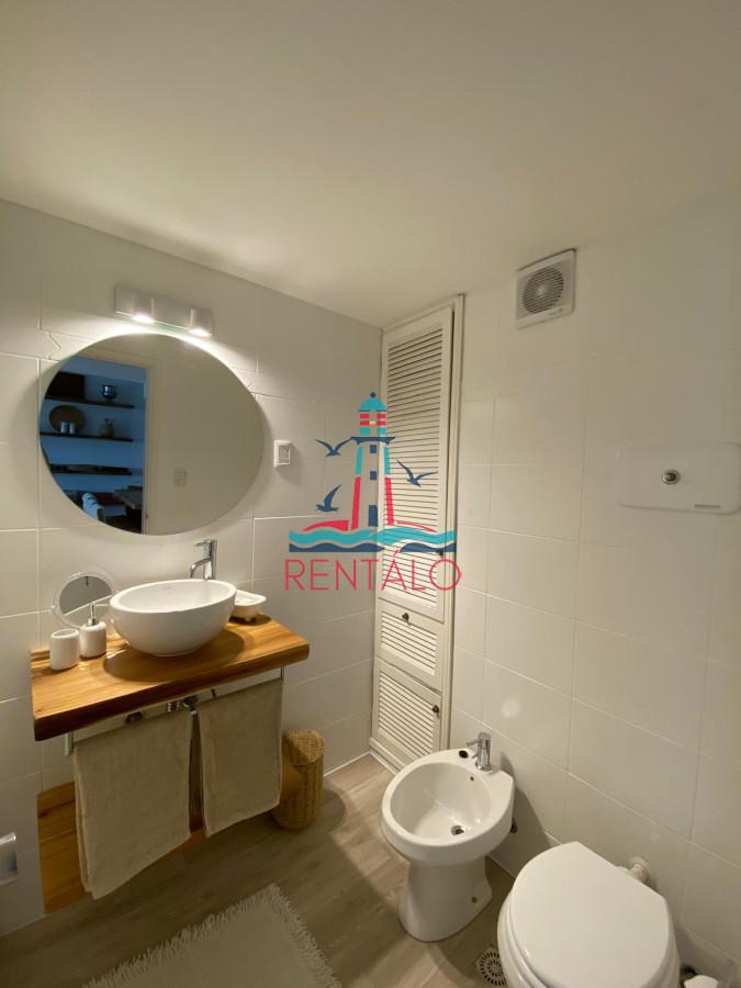 Apartamento ID.282 - Alquiler Anual 2 dormitorios Punta del Este, Maldonado primera linea 