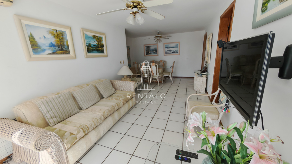 Apartamento ID.892 - Apartamento en venta de 2 dormitorios en punta del este con vista al mar 