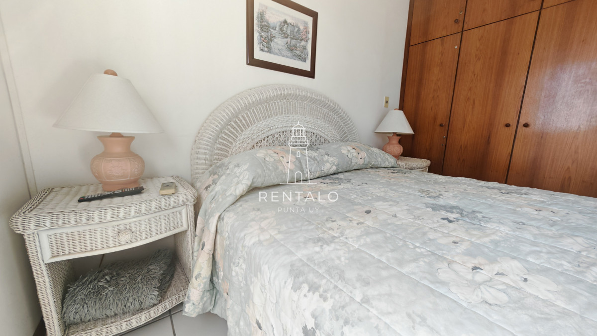 Apartamento ID.892 - Apartamento en venta de 2 dormitorios en punta del este con vista al mar 