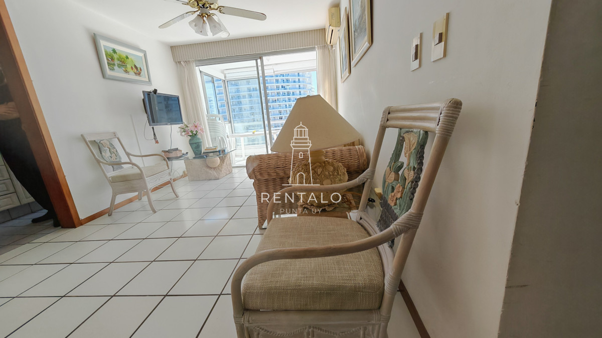 Apartamento ID.892 - Apartamento en venta de 2 dormitorios en punta del este con vista al mar 