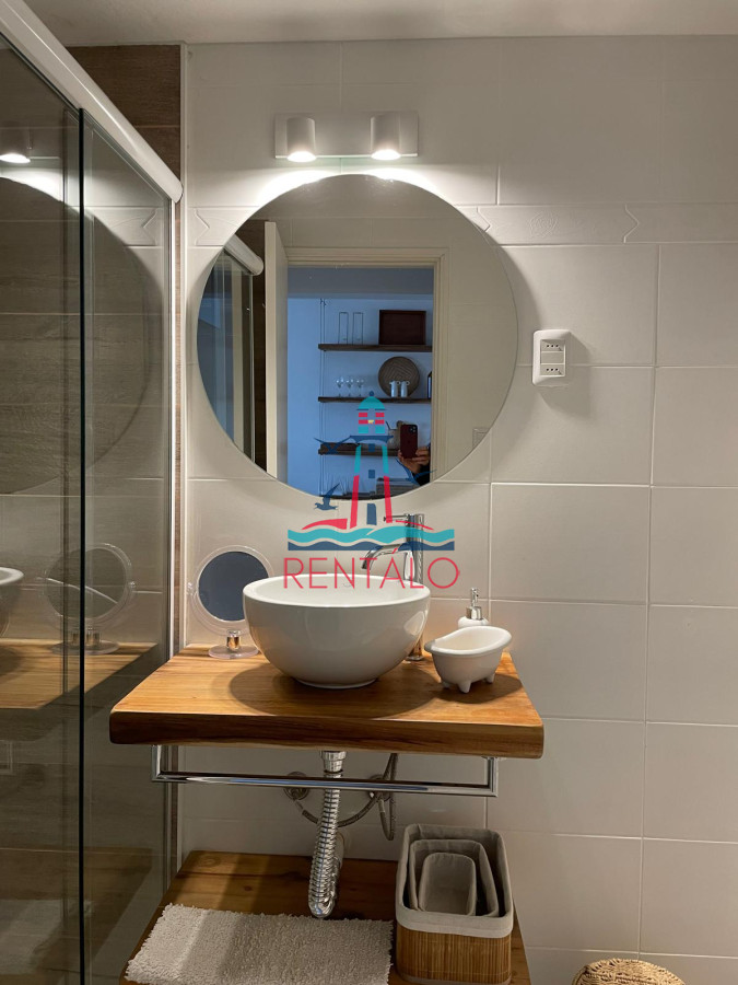 Apartamento ID.282 - Alquiler Anual 2 dormitorios Punta del Este, Maldonado primera linea 