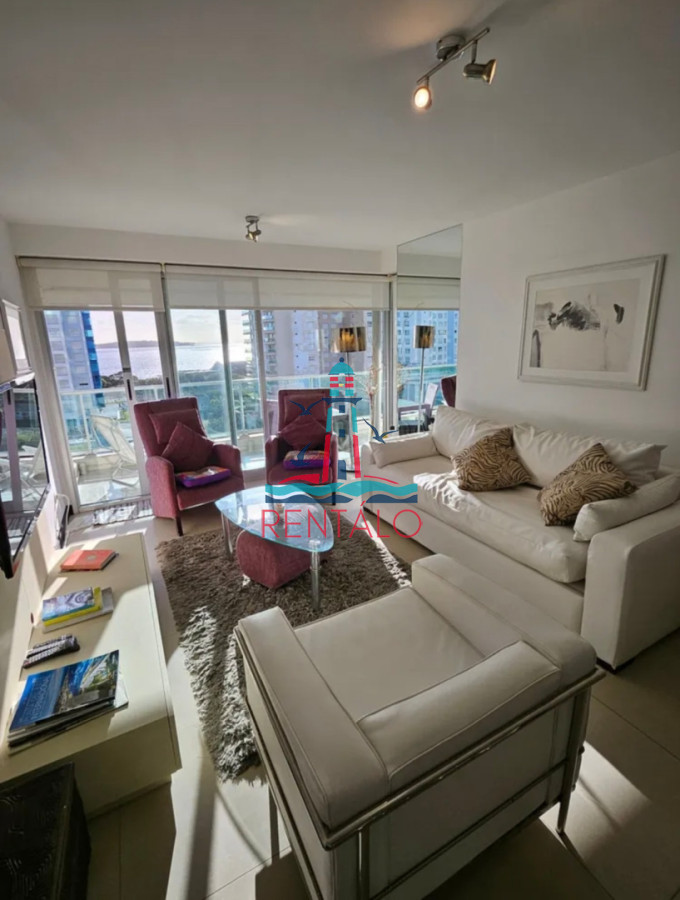 Apartamento ID.810 - En venta apartamento de 2 dormitorios en Punta del este con parrillero y vista al mar