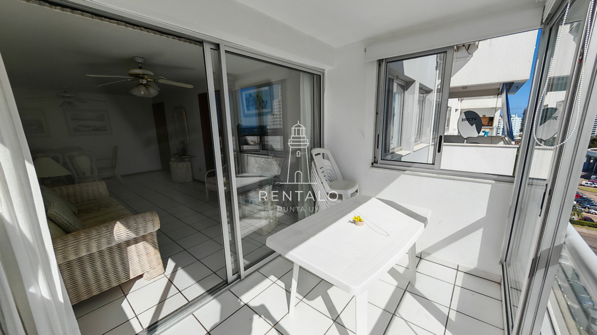 Apartamento ID.892 - Apartamento en venta de 2 dormitorios en punta del este con vista al mar 