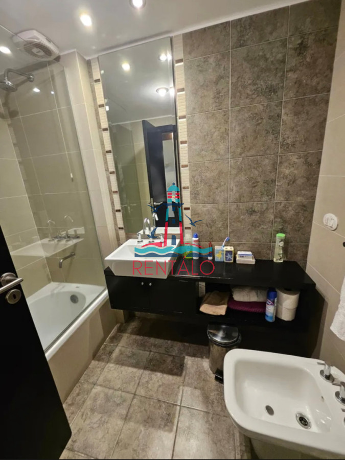 Apartamento ID.810 - En venta apartamento de 2 dormitorios en Punta del este con parrillero y vista al mar