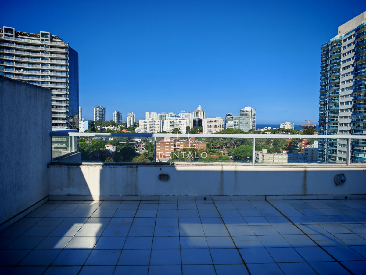 Apartamento ID.863 - En venta apartamento penthouse 3 dormitorios en Punta del este playa mansa parada 5 