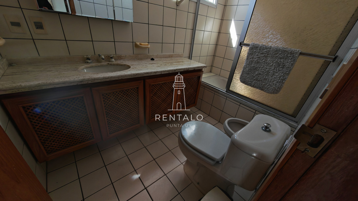 Apartamento ID.892 - Apartamento en venta de 2 dormitorios en punta del este con vista al mar 