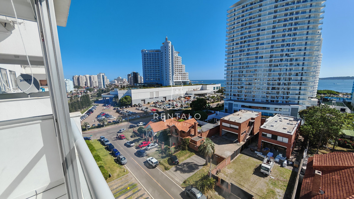 Apartamento ID.892 - Apartamento en venta de 2 dormitorios en punta del este con vista al mar 