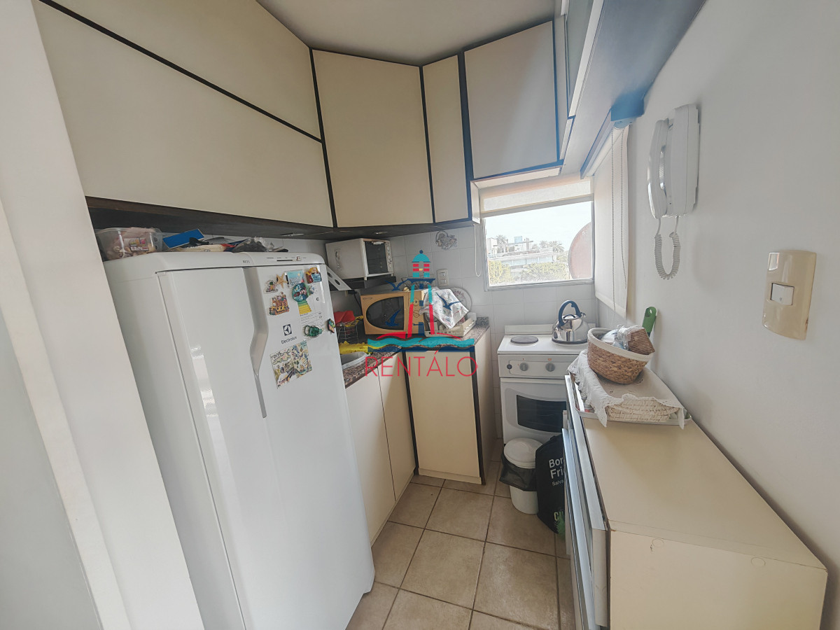 Apartamento ID.541 - Apartamento en venta de 1 dormitorio y medio en Punta del este buen sol y vista al mar