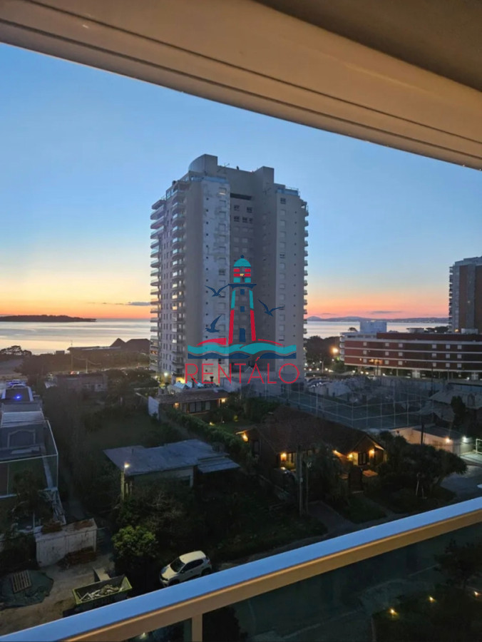 Apartamento ID.810 - En venta apartamento de 2 dormitorios en Punta del este con parrillero y vista al mar