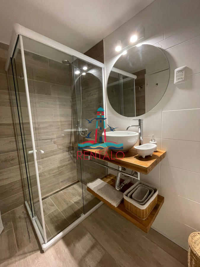 Apartamento ID.282 - Alquiler Anual 2 dormitorios Punta del Este, Maldonado primera linea 
