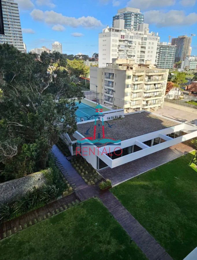 Apartamento ID.810 - En venta apartamento de 2 dormitorios en Punta del este con parrillero y vista al mar
