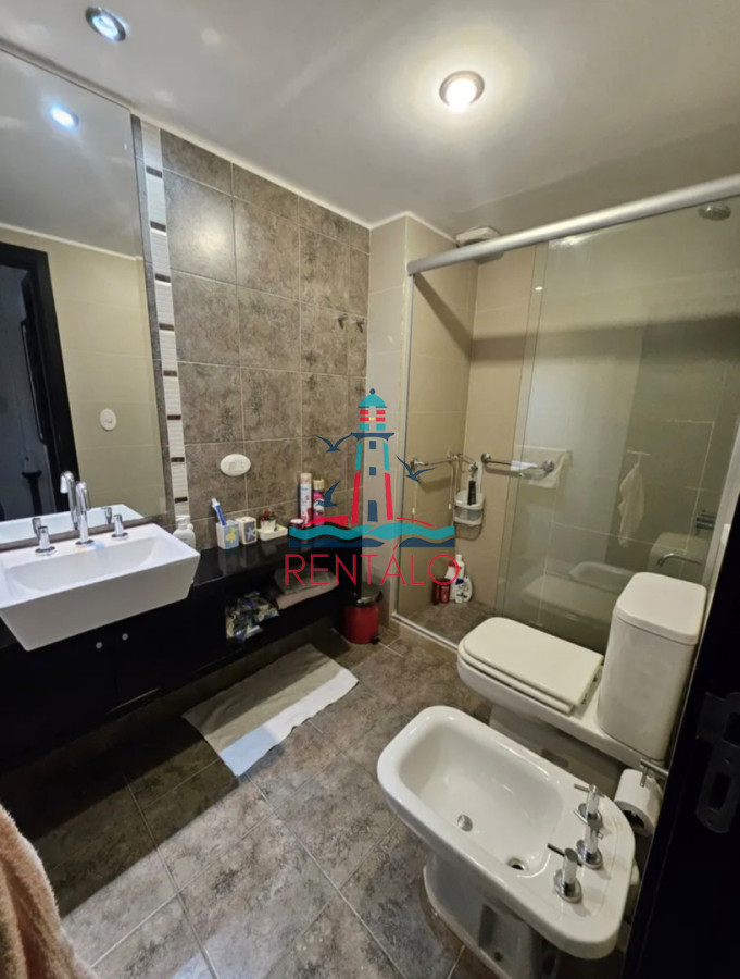 Apartamento ID.810 - En venta apartamento de 2 dormitorios en Punta del este con parrillero y vista al mar