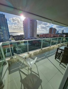 En venta apartamento de 2 dormitorios en Punta del este con parrillero y vista al mar