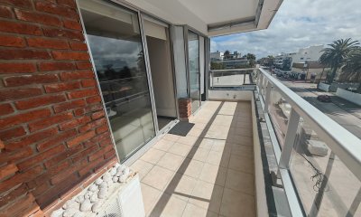 Apartamento en venta de 1 dormitorio y medio en Punta del este buen sol y vista al mar