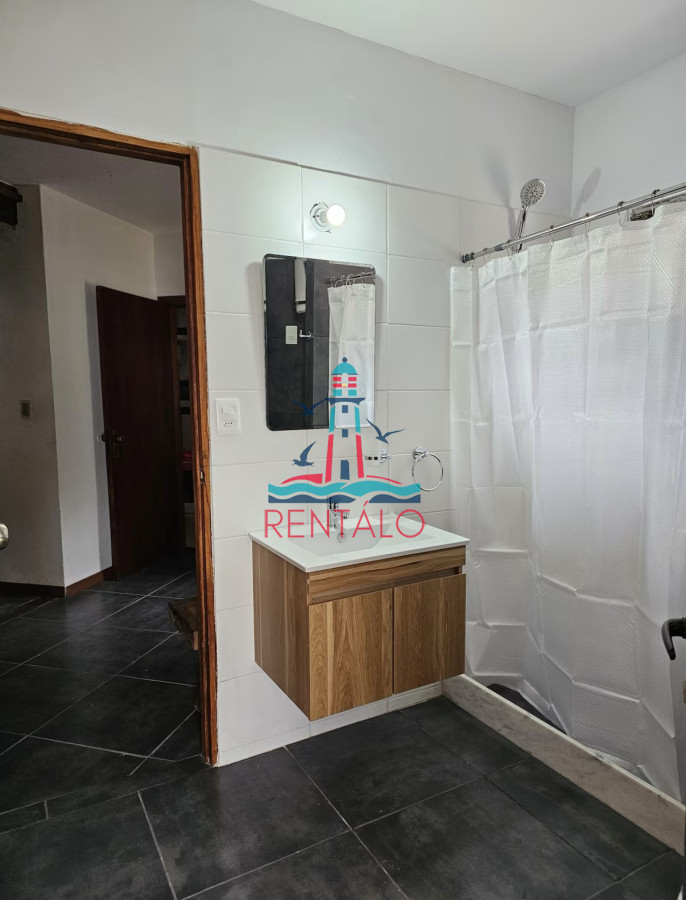 Casa ID.547 - Casa en alquiler en Punta del este de 5 dormitorios con piscina 