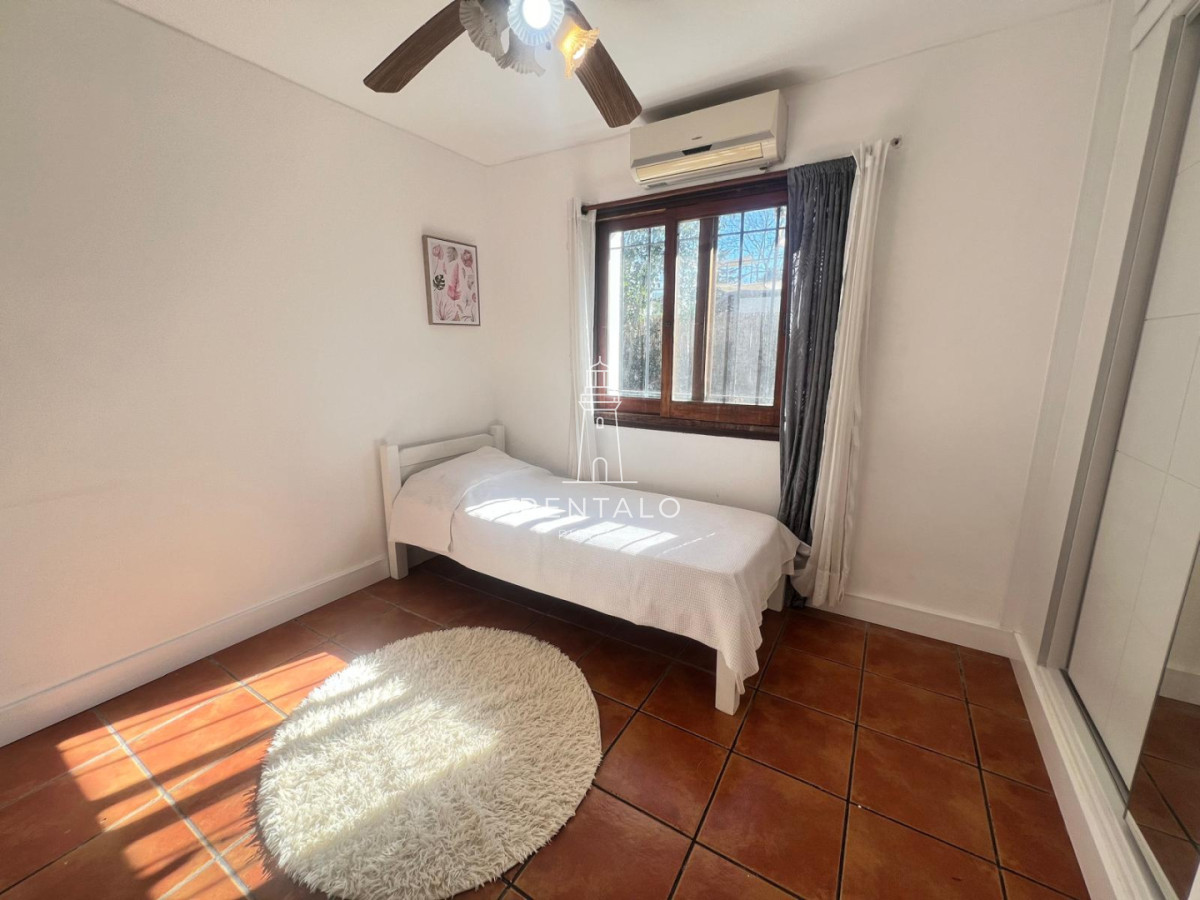 Casa ID.1300 - Casa 4 dormitorios en alquiler anual en Punta del este cantegril 