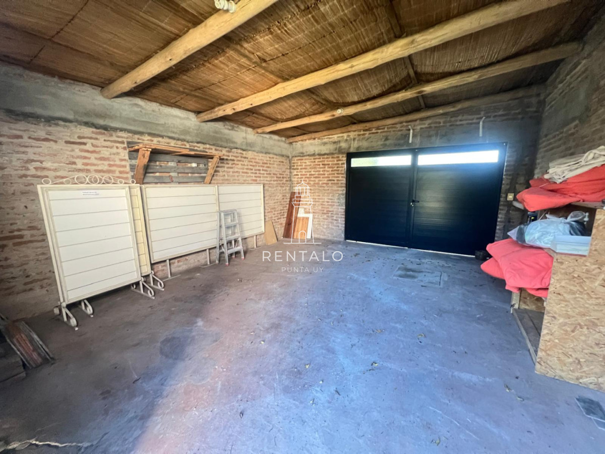 Casa ID.1300 - Casa 4 dormitorios en alquiler anual en Punta del este cantegril 