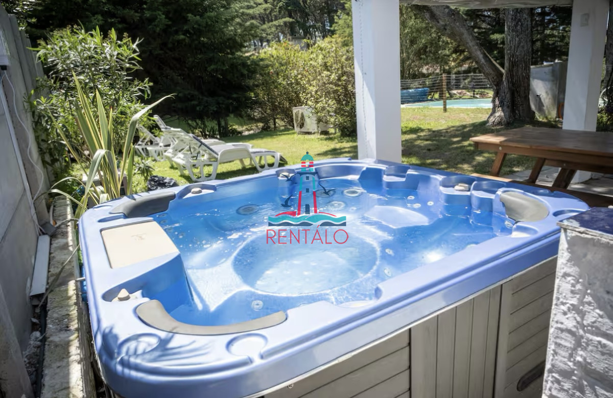 Casa ID.543 - Casa en alquiler temporal en Punta del Este 5 dormitorios con piscina 