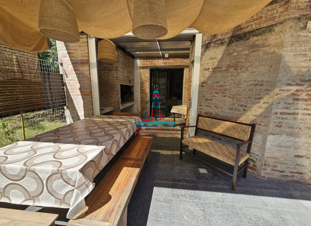 Casa ID.547 - Casa en alquiler en Punta del este de 5 dormitorios con piscina 