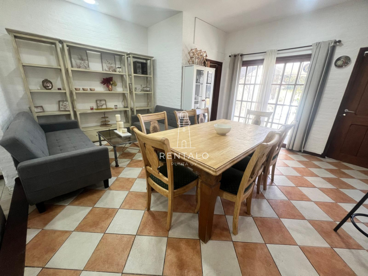 Casa ID.1300 - Casa 4 dormitorios en alquiler anual en Punta del este cantegril 