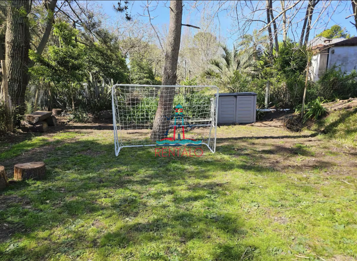 Casa ID.547 - Casa en alquiler en Punta del este de 5 dormitorios con piscina 