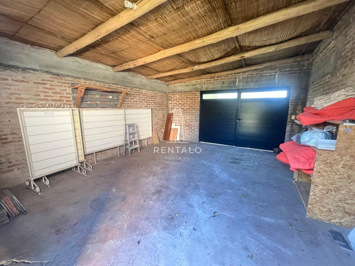 Casa ID.1300 - Casa 4 dormitorios en alquiler anual en Punta del este cantegril 