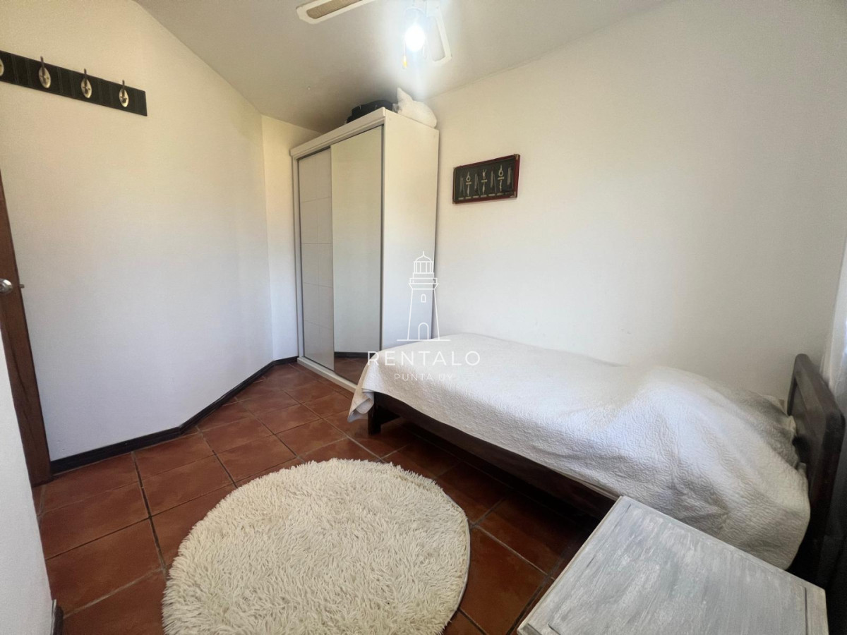 Casa ID.1300 - Casa 4 dormitorios en alquiler anual en Punta del este cantegril 