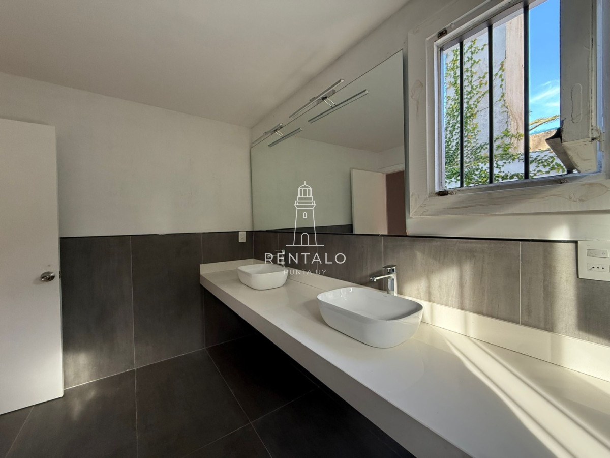 Casa ID.1075 - Casa en venta peninsula de Punta del este 4 dormitorios 
