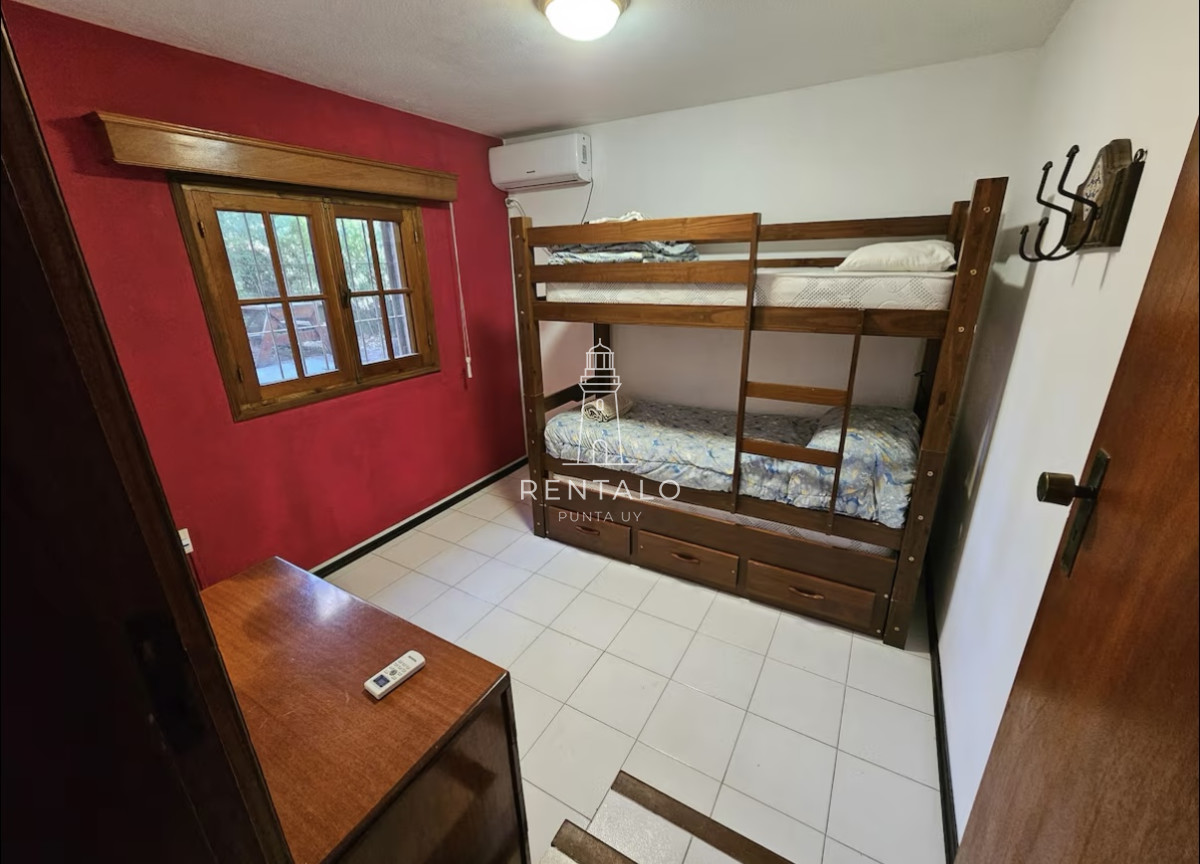 Casa ID.547 - Casa en alquiler en Punta del este de 5 dormitorios con piscina 