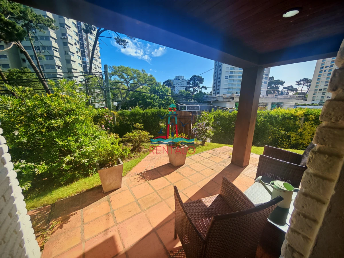 Casa ID.811 - Alquiler de temporada casa de 3 dormitorios en Punta del este 