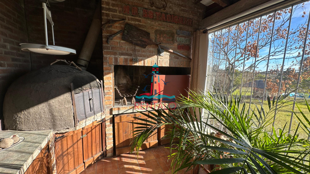 Casa ID.446 - Casa de 4 dormitorios en Salto con piscina 