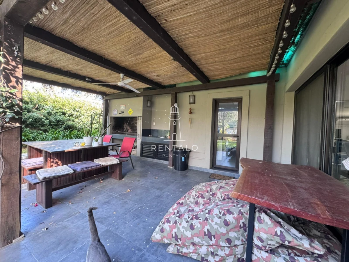 Casa ID.1302 - Casa de 3 dormitorios en alquiler, Barrio privado. Punta del este