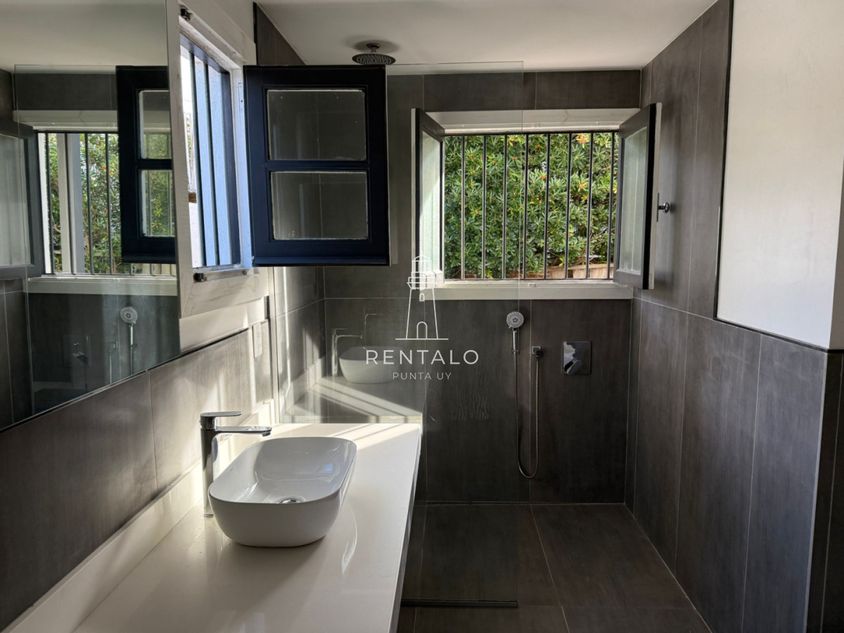 Casa ID.1075 - Casa en venta peninsula de Punta del este 4 dormitorios 