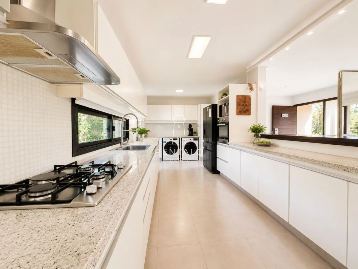 Casa ID.1302 - Casa de 3 dormitorios en alquiler, Barrio privado. Punta del este