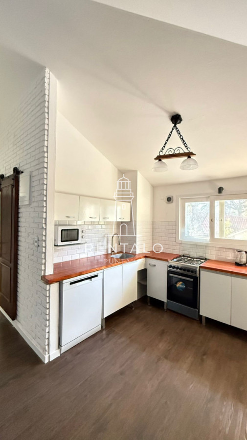 Casa ID.1313 - Casa en venta de 10 dormitorios en Punta del este con piscina
