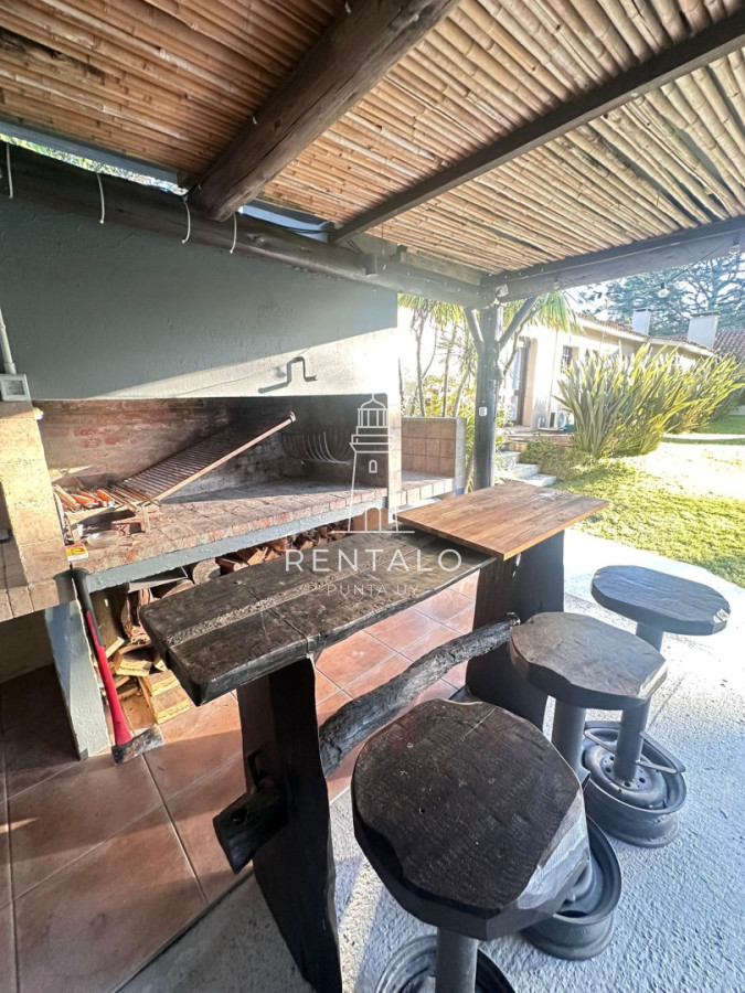 Casa ID.1313 - Casa en venta de 10 dormitorios en Punta del este con piscina