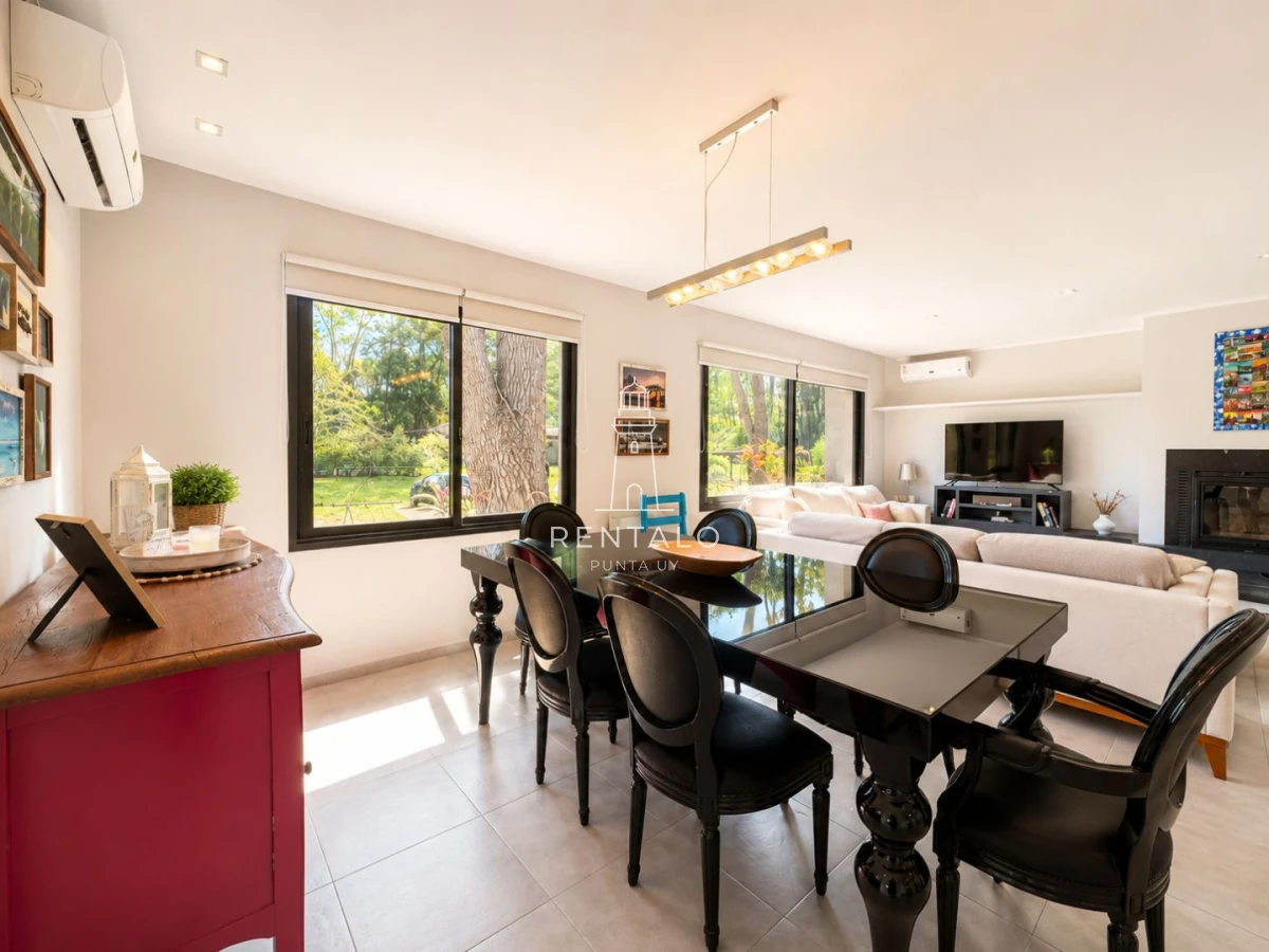Casa ID.1302 - Casa de 3 dormitorios en alquiler, Barrio privado. Punta del este