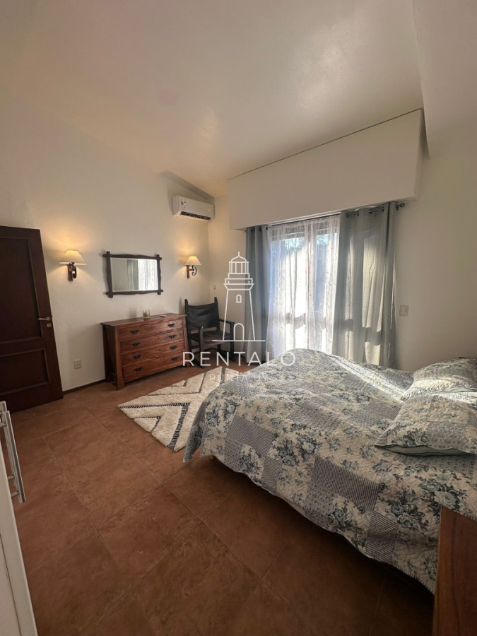 Casa ID.1313 - Casa en venta de 10 dormitorios en Punta del este con piscina