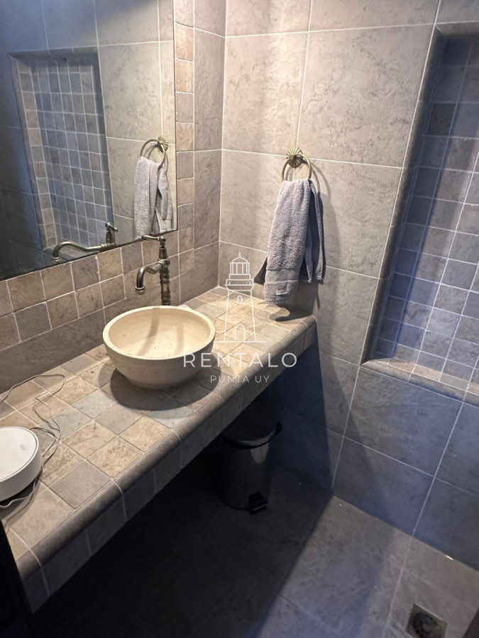 Casa ID.1313 - Casa en venta de 10 dormitorios en Punta del este con piscina
