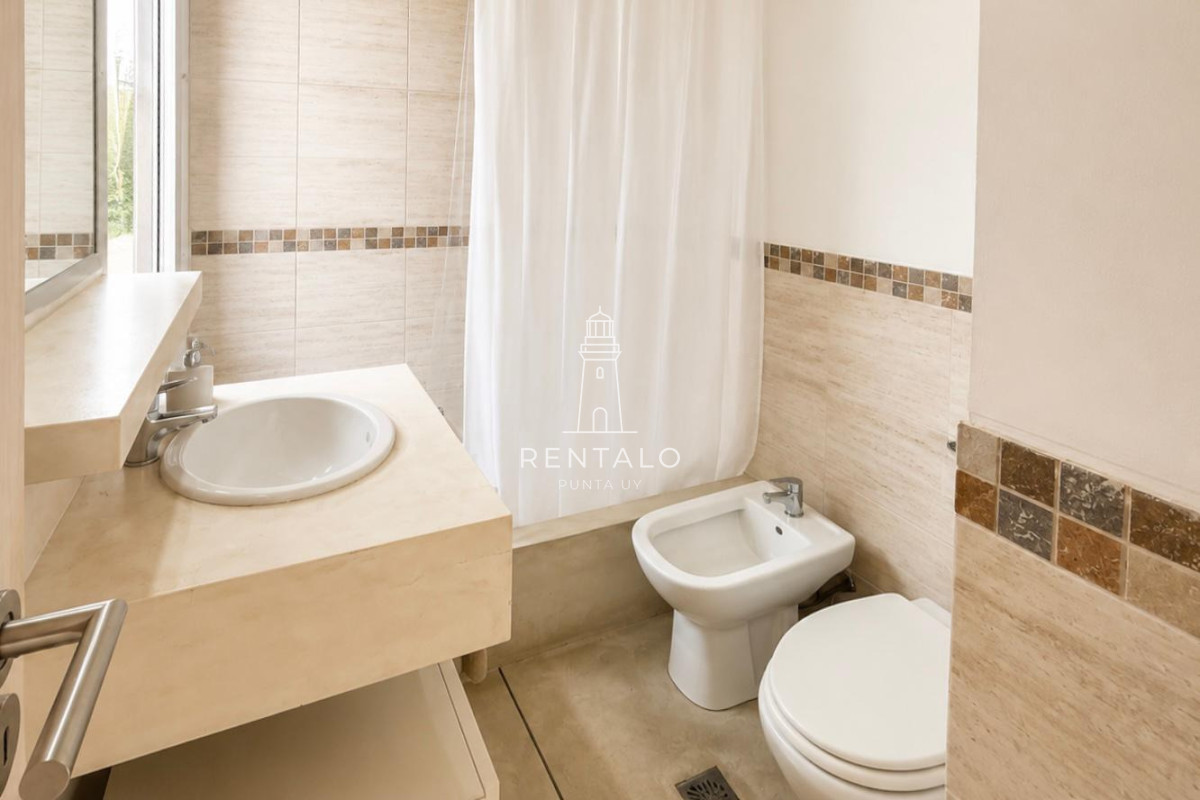 Casa ID.1305 - Casa en venta Rincon del Indio, Punta del este.