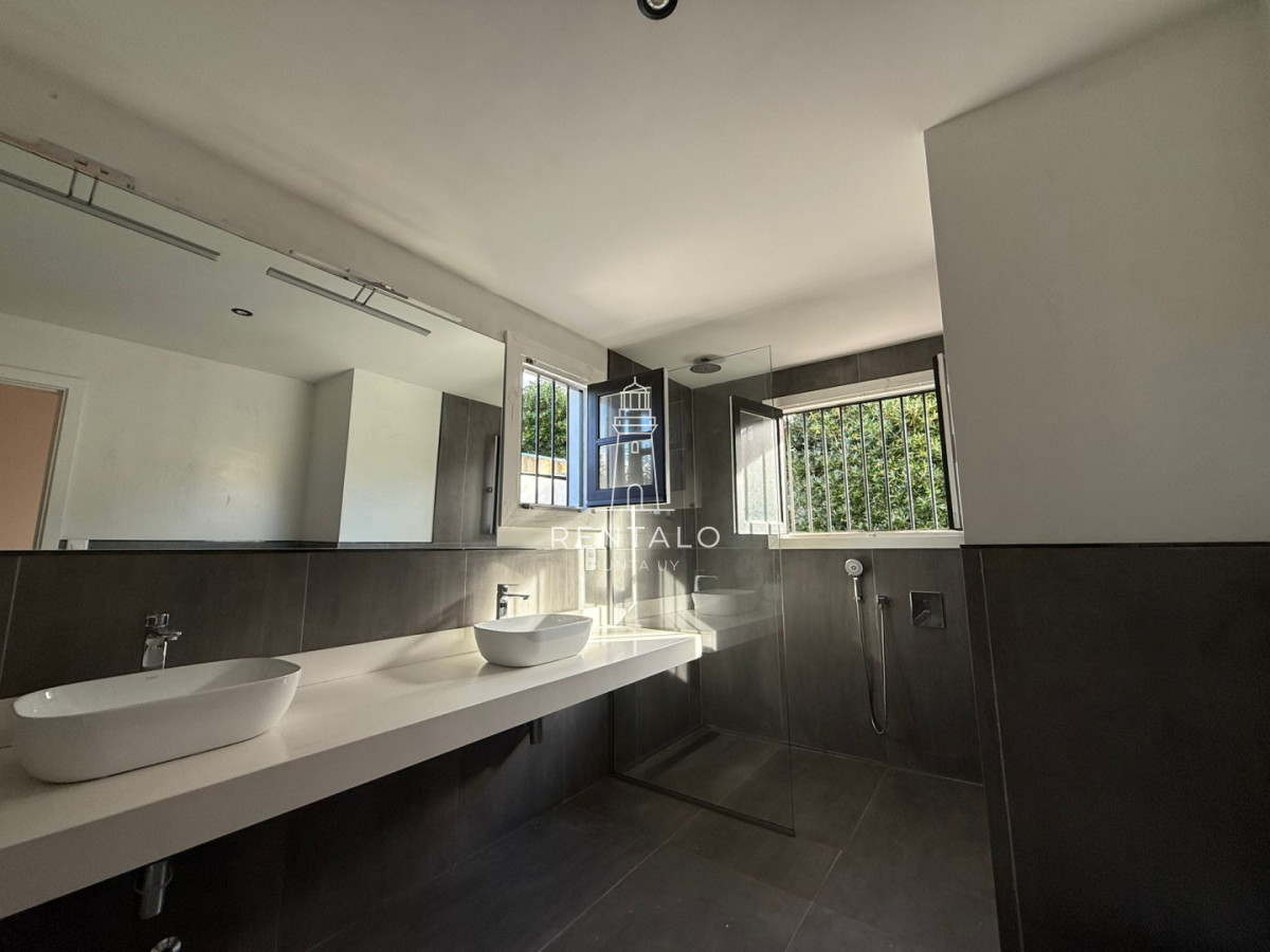 Casa ID.1075 - Casa en venta peninsula de Punta del este 4 dormitorios 