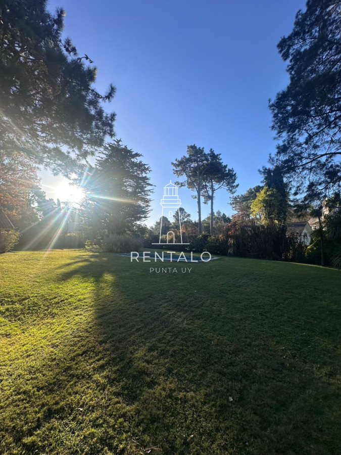 Casa ID.1313 - Casa en venta de 10 dormitorios en Punta del este con piscina