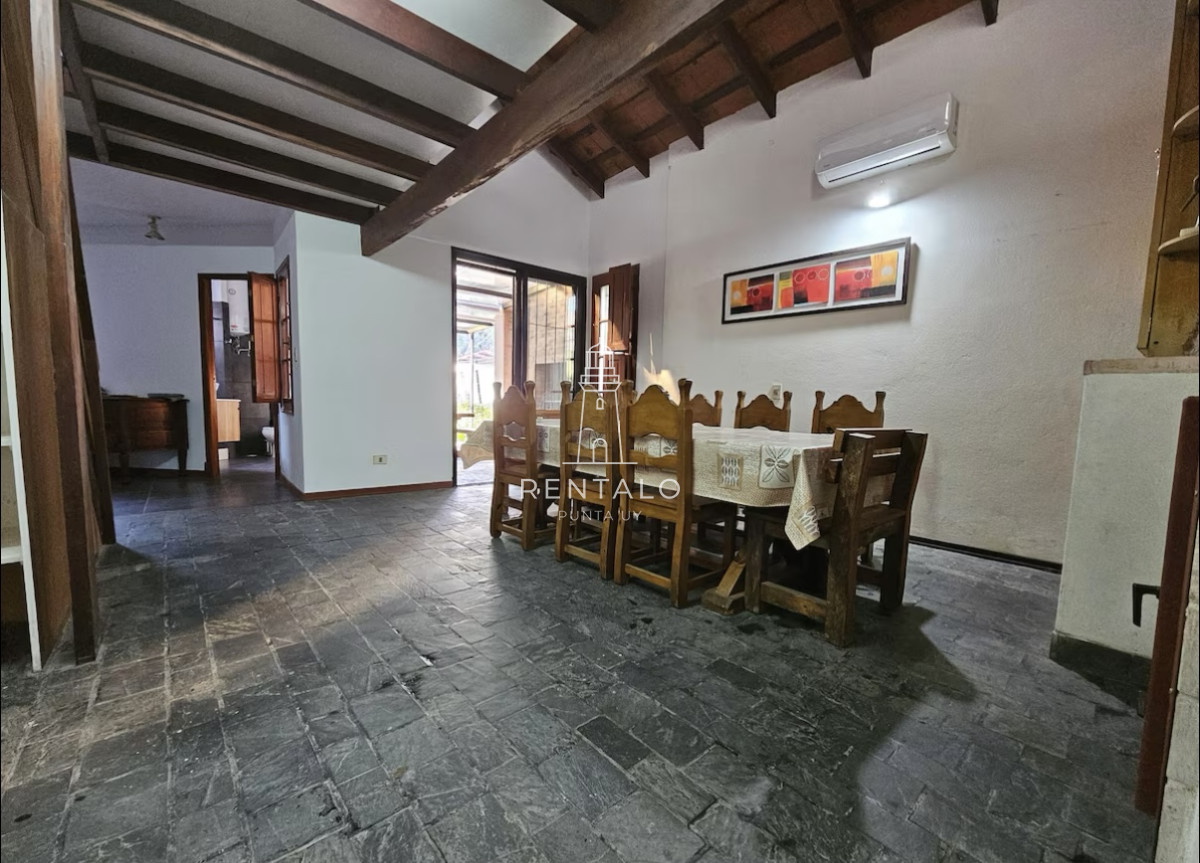 Casa ID.547 - Casa en alquiler en Punta del este de 5 dormitorios con piscina 