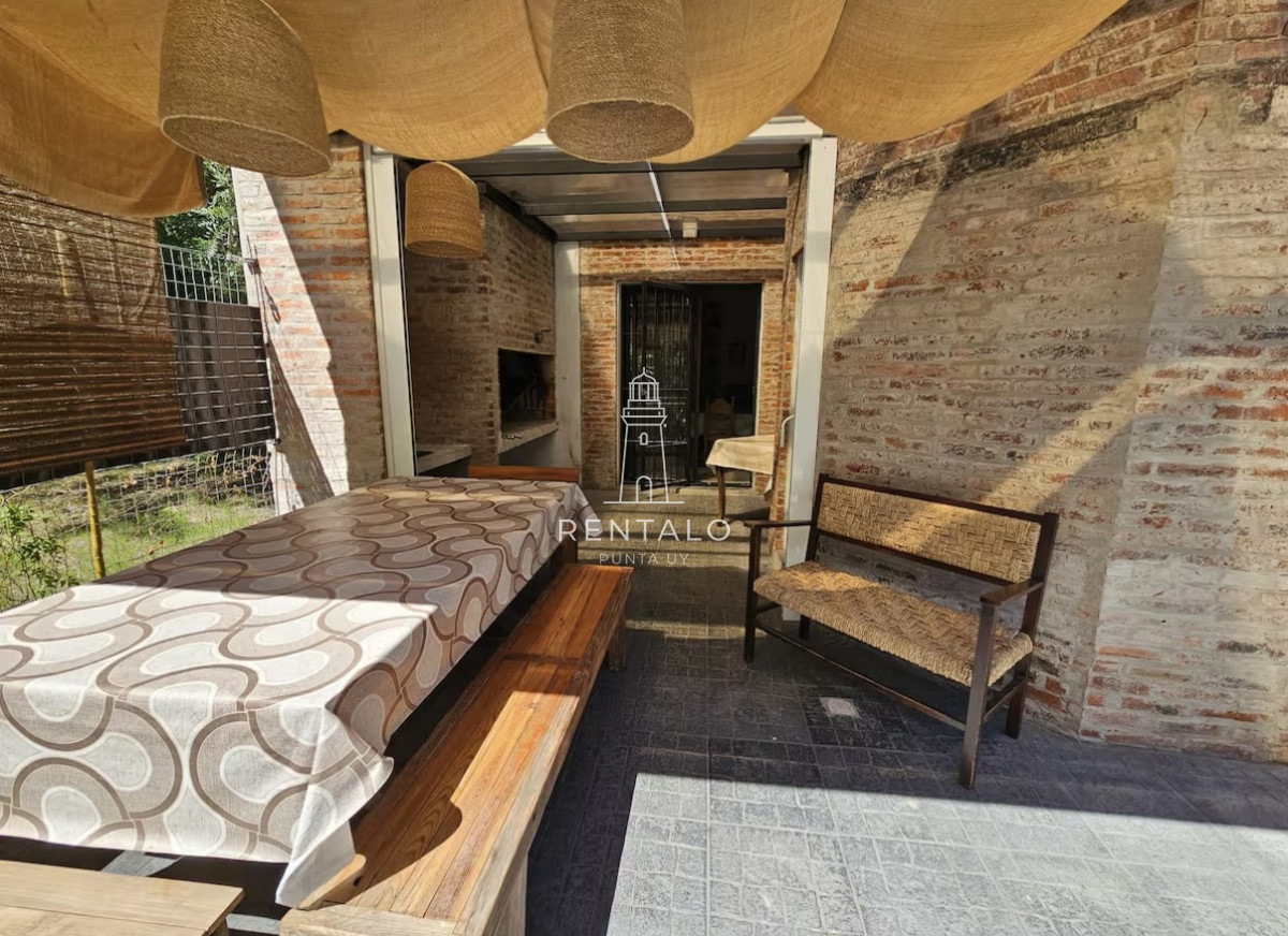 Casa ID.547 - Casa en alquiler en Punta del este de 5 dormitorios con piscina 