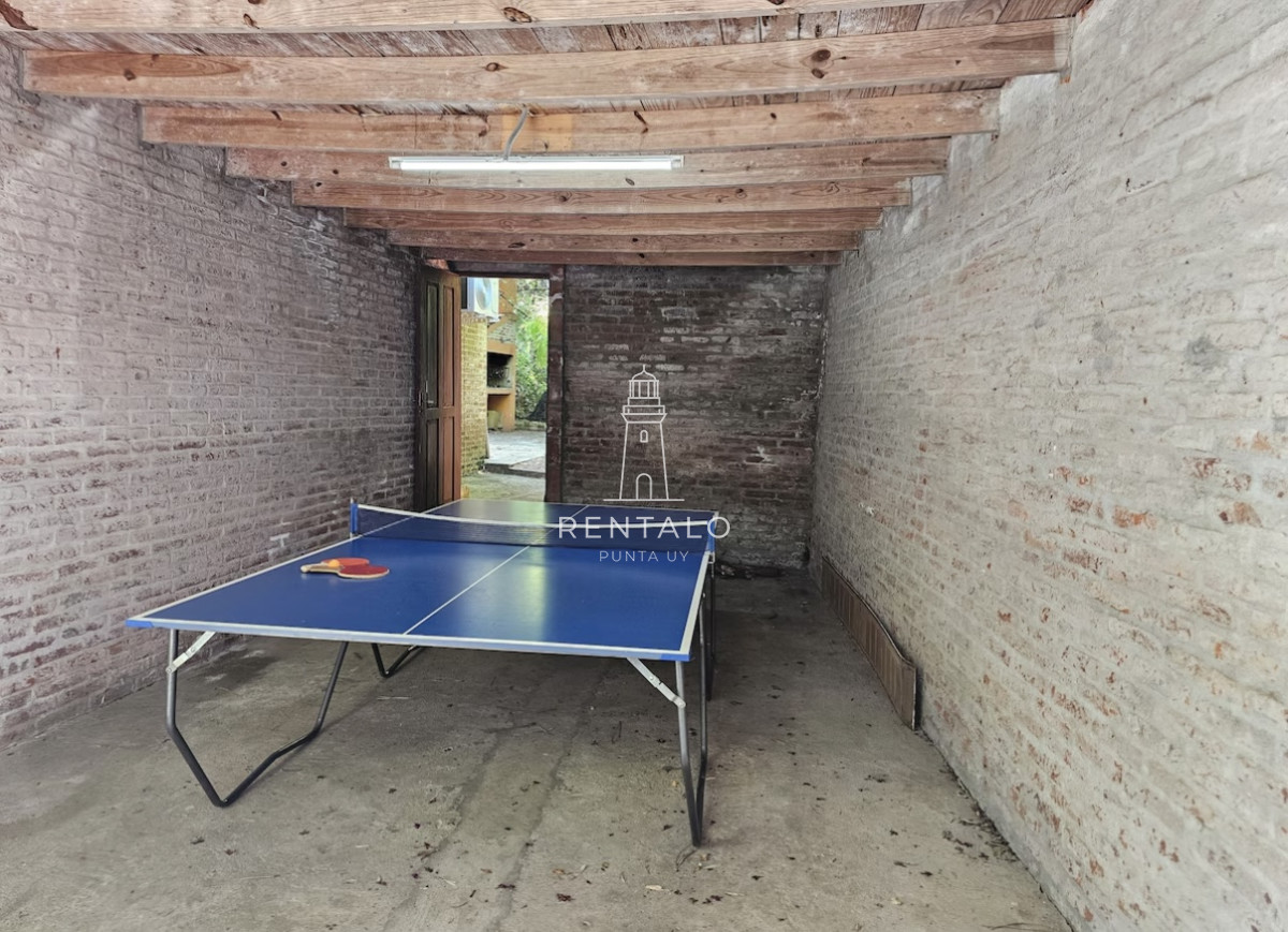 Casa ID.547 - Casa en alquiler en Punta del este de 5 dormitorios con piscina 