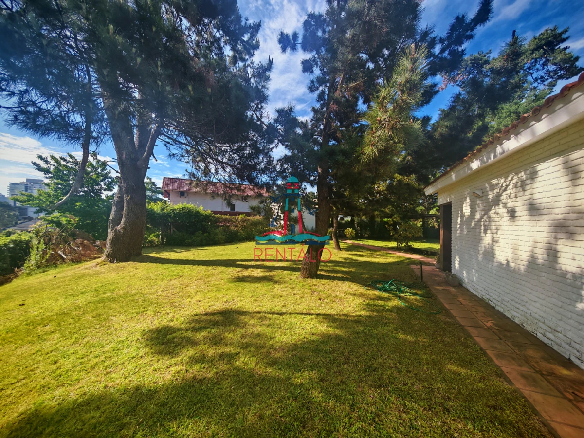 Casa ID.811 - Alquiler de temporada casa de 3 dormitorios en Punta del este 