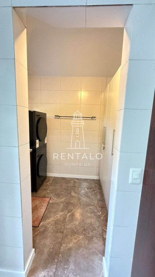 Casa ID.1313 - Casa en venta de 10 dormitorios en Punta del este con piscina