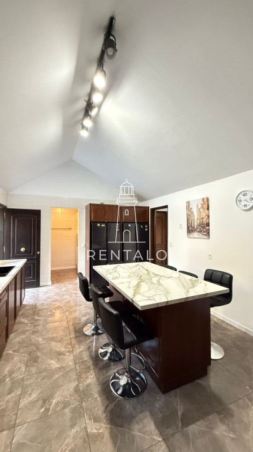 Casa ID.1313 - Casa en venta de 10 dormitorios en Punta del este con piscina